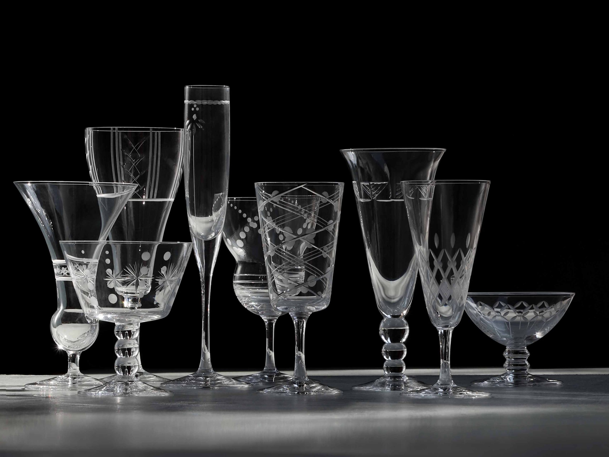 写真提供:木村硝子店「木勝」はインハウスデザイナー三枝静代さんによる切子のシリーズ。最初はアンティークグラスのリプロダクトを考えていたという木村さんだが、「コピーではなく、アンティークの雰囲気の新しいグラスを作りたい」という三枝さんの熱い想いから誕生した