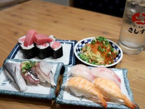 「ふつうのレモンサワー」209円、「寿司屋のポテサラ」440円、「とろ鉄火巻」1078円、「エビ」165円、「鯛」308円、「ブルースリー」429円