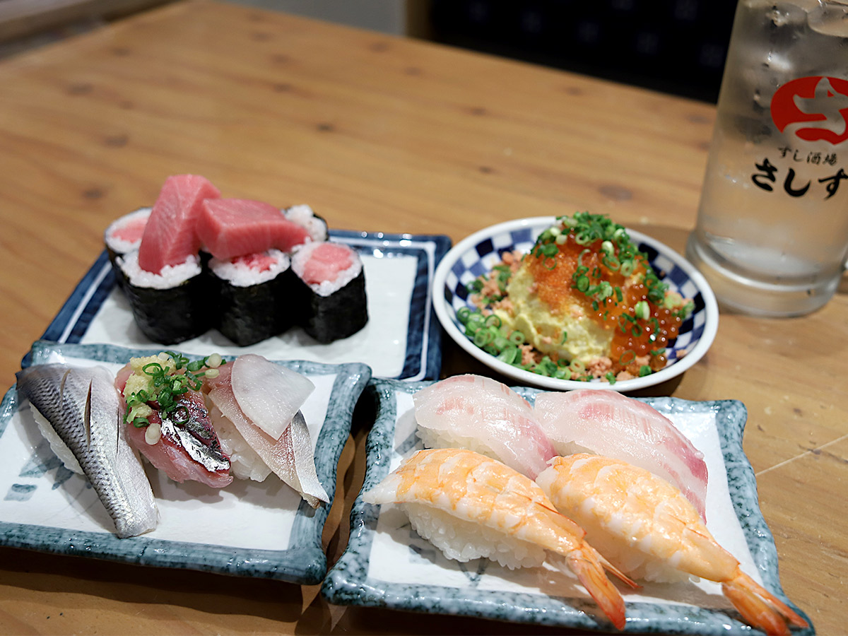 「ふつうのレモンサワー」209円、「寿司屋のポテサラ」440円、「とろ鉄火巻」1078円、「エビ」165円、「鯛」308円、「ブルースリー」429円