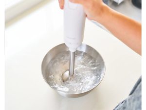 刃が直接触れないのでボウルなどを傷つけない[食楽web]