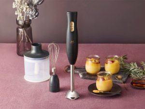 マットブラックの質感とゴールドのアクセントが特徴のシックなデザインが魅力