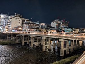 鴨川沿いの散歩もおすすめ