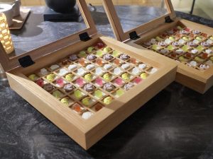 地元の和菓子とともに