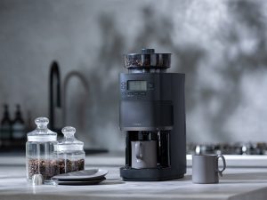 水とコーヒー豆の計量が不要。全自動で本格的なコーヒーを楽しめます。