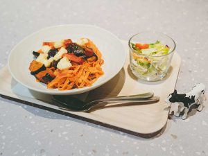 『kitchen183 by 町村農場』トマトとモッツァレラチーズのパスタ