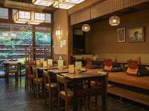 落ち着いた雰囲気の店内