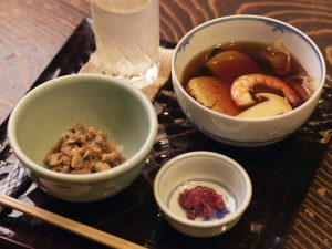 左手前が「あさり」。右奥は「おかめすい」