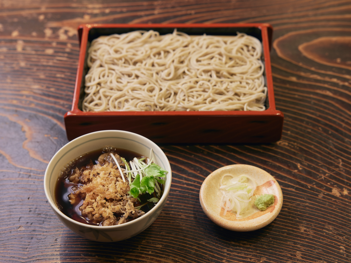 「天もり」(2090円)。“もり”と名の付くそばには挽きぐるみが使われている