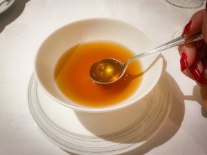 名物「コンソメ・ドゥーブル」［食楽web］