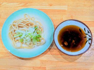 「肉つけうどん」550円　[食楽web]