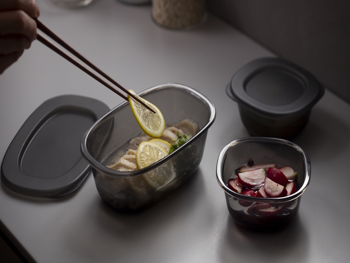 「うつわにもなる保存容器 250mL(2個セット)」1540円(税込)と「うつわにもなる保存容器 650mL(2個セット)」2420円