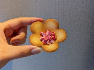 【大阪みやげ】江戸から続く老舗『あみだ池大黒』の銘菓“岩おこし”と話題の洋菓子「大阪花ラング」