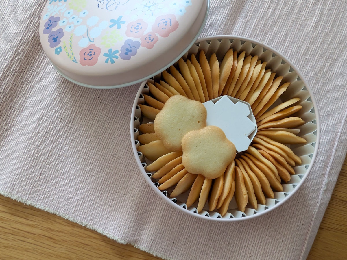 編集部のイチオシは「花クッキー缶」1944円(税込)