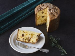 1個 2700円。ふんわり食感が特徴のイタリアの伝統的な発酵菓子です