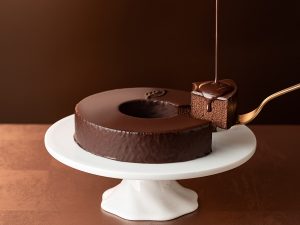 1566円。軽く温めるとチョコフォンデュのようなとろける味わいに！