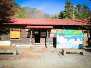 寸又峡温泉エリアの休憩スペース