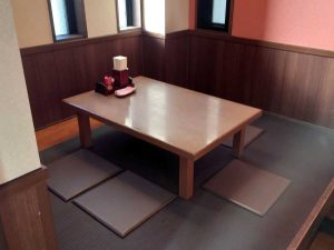 家族や仲間で楽しめる座敷席もあります