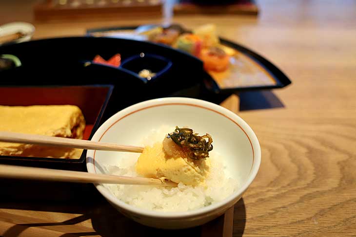 さわらの香りも薬味もごはんがすすむ