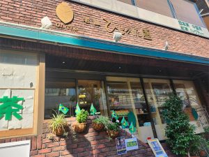 この日は二階でブラジル展が行われていたのでブラジル国旗がはためいていた