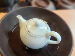 お湯を入れてから少し湯船で待ちます。「あわてない、あわてない」