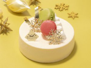 サイズ：4号（直径約12cm）／5400円。キュートなルックスがクリスマスを飾ります