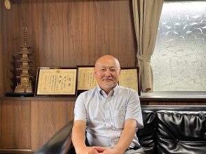 8代目溝上智彦社長。優しい笑顔の奥に杜氏としての心意気を感じます！