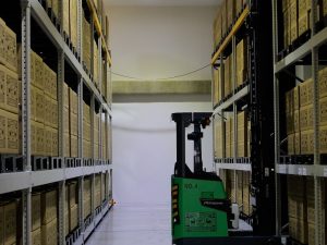 敷地3400坪、延べ床2700坪。3階建ての巨大施設です