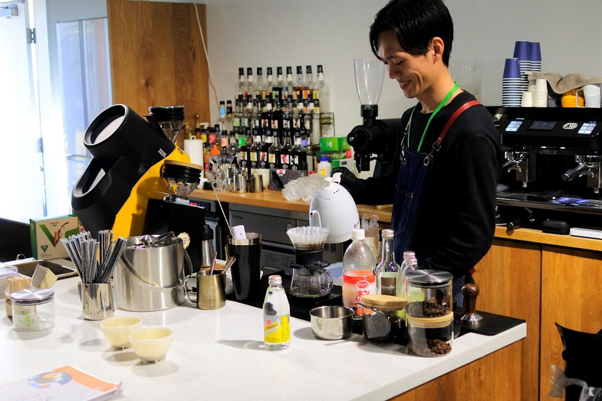 焙煎機やエスプレッソマシンなどを扱う『大一電化社』では、コーヒーの飲み比べ体験や工房内のツアーを開催