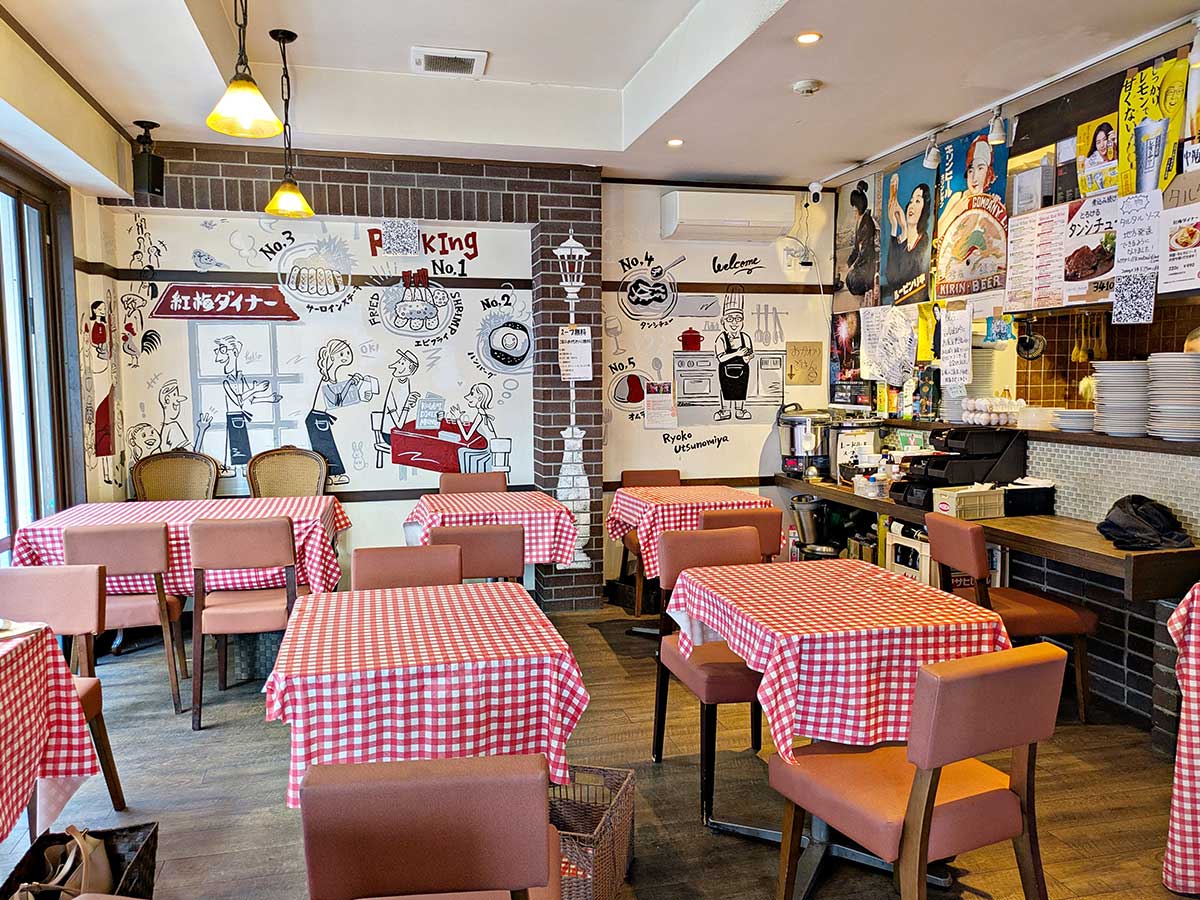 ポップで温かみのある店内