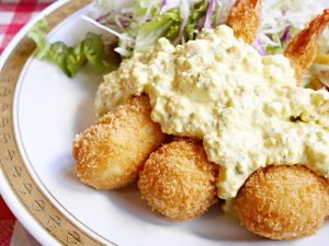 エビフライは1本から注文可能（440円）