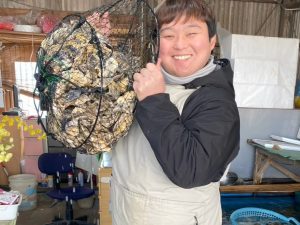 地元が愛する濃厚な「牡蠣」。福岡県志免町の老舗『しめ海産』──孫が継ぐ、牡蠣と季節の恵み