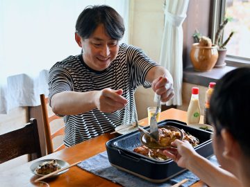 BEAMS JAPANクリエイティブディレクターの鈴木修司さん。年間120日近くを旅に費やし、日本中の魅力的なモノ・ヒト・コトを発掘中