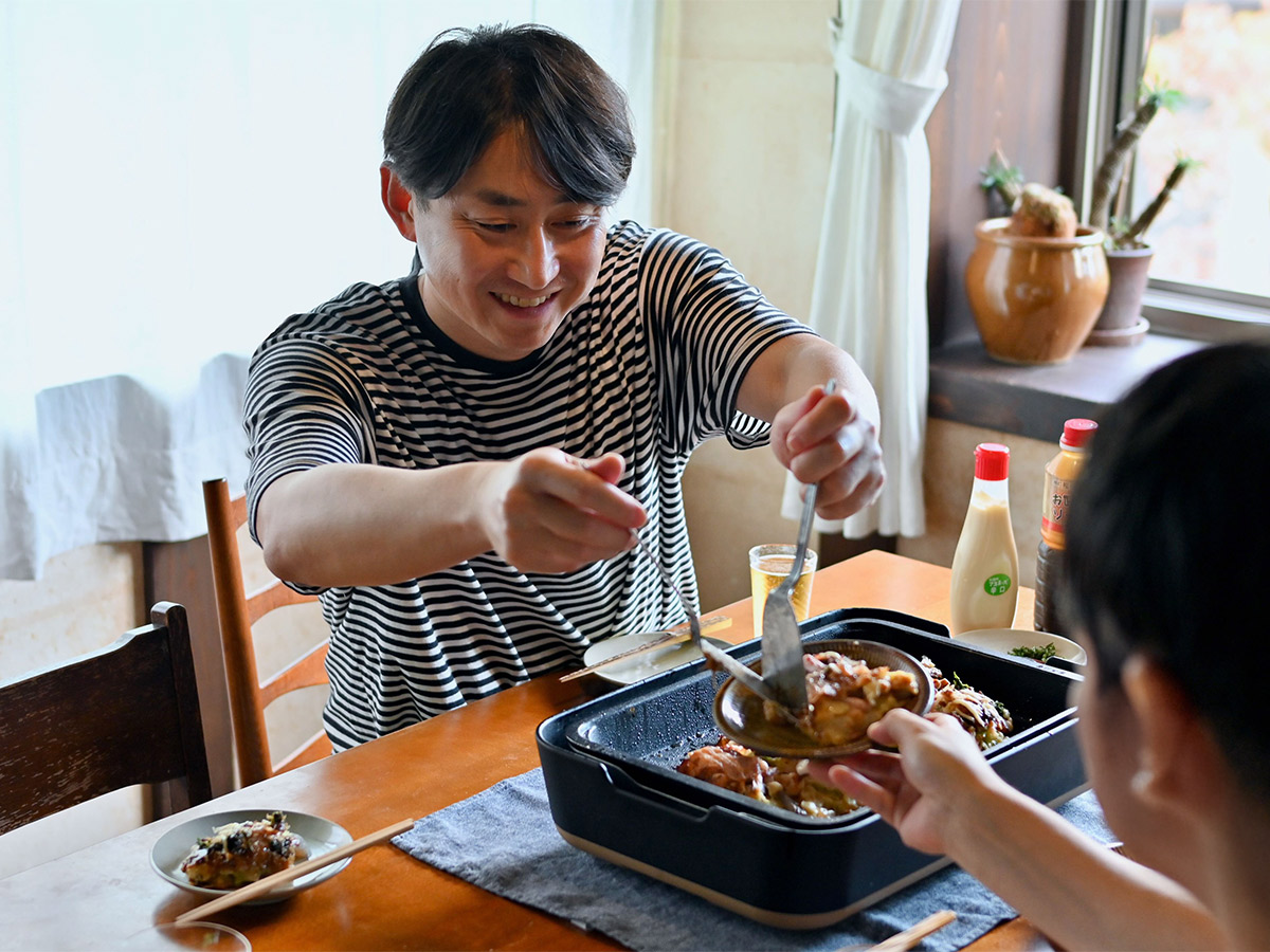 BEAMS JAPANクリエイティブディレクターの鈴木修司さん。年間120日近くを旅に費やし、日本中の魅力的なモノ・ヒト・コトを発掘中