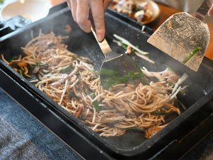 〆に奥様が作る焼きそばもめちゃくちゃ美味。麺は鎌倉の製麺所・邦栄堂製麺のもの