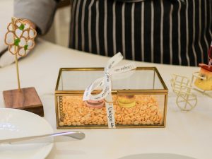 全11皿のコース「Menu L’Unique」。ミニャルディーズ・サレは食前のお愉しみとして