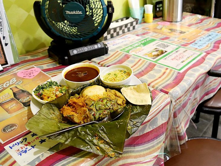 メディアなどでよく見かける、バナナの葉っぱに包まれた南国料理