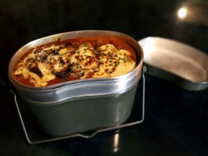 桃がごろごろと入った見た目もかわいい「ピーチ＆ミルクケーキ」580円