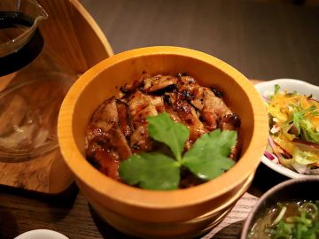 【大阪ランチ】行列でも並びたい感動の旨さ！『豚と炭火。こぶた家』で“ぶたまぶし”を食べてきた