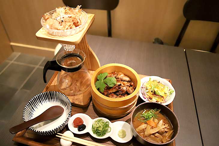 出来立てだし汁の炭火ぶたまぶし 1,690円