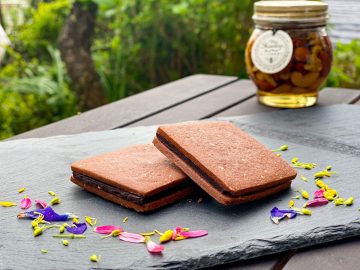 【お取り寄せスイーツ】罪悪感ゼロで大満足!生はちみつ専門店のショコラサンド「リープ」