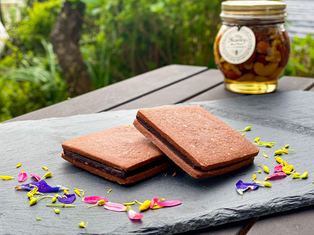 【お取り寄せスイーツ】罪悪感ゼロで大満足!生はちみつ専門店のショコラサンド「リープ」