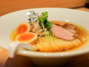 実はラーメン激戦区・東銀座に『麺 銀座おのでら』が誕生。限定「特製塩ラーメン」が絶品なワケ