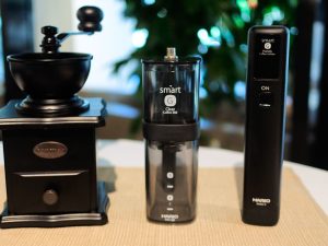 手動のミルと電動ミル