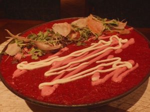 鮮やかな色が印象的な「ビーツノフムス」