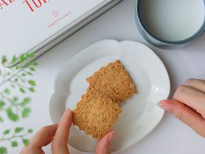 「ココナッツサブレ缶」4,000円