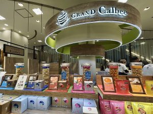 終日賑わいを見せる、阪急うめだ本店地下1階のフロア内に出店