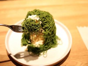 空気をまとったクリームは風味も豊かでくちどけは軽やか