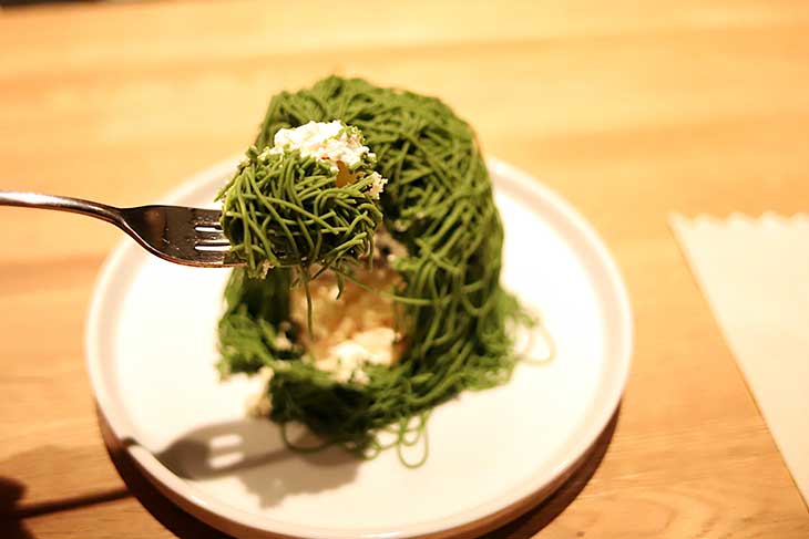 空気をまとったクリームは風味も豊かでくちどけは軽やか