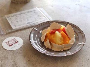 「柑橘のパブロヴァ」1,300円。パブロヴァはグリークヨーグルトと季節のフルーツを使ったスイーツ