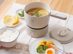 楽々収納電気鍋「コロン」6,980円。ThankPanより12月3日発売がスタートしたばかり